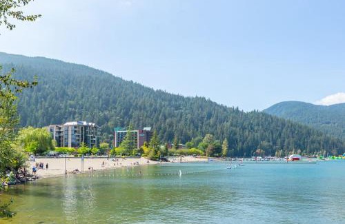 Harrison Hot Springs Apartment | The Riverbend Modern Studio at Harrison Lake