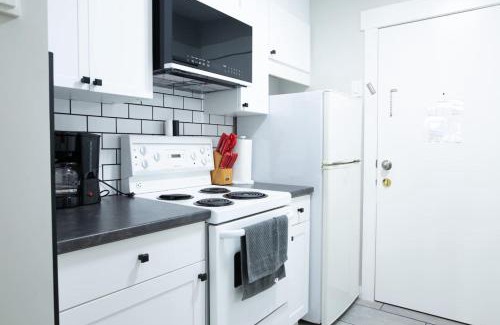 Harrison Hot Springs Apartment | The Riverbend Modern Studio at Harrison Lake