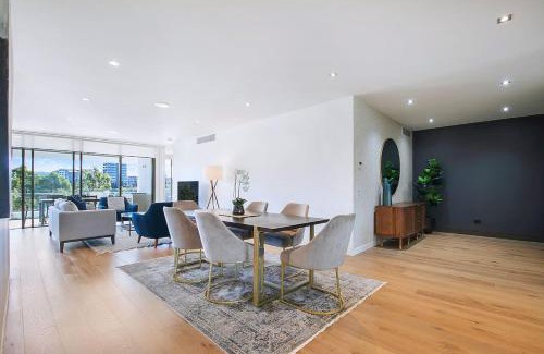 West End Apartment | 'The Riveredge' Chic Resort-Style Luxury near CBD