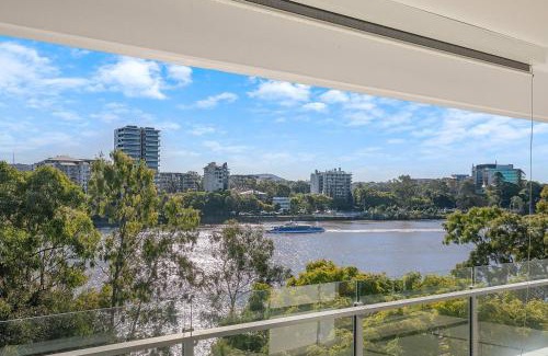 West End Apartment | 'The Riveredge' Chic Resort-Style Luxury near CBD