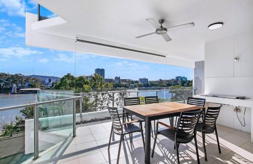 West End Apartment | 'The Riveredge' Chic Resort-Style Luxury near CBD