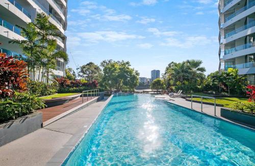 West End Apartment | 'The Riveredge' Chic Resort-Style Luxury near CBD