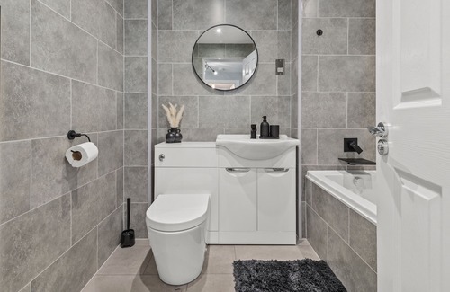 Tillicoultry Apartment | The Riverside Rest - 2 Bedroom Apartment in the Centre of Historic Stirling