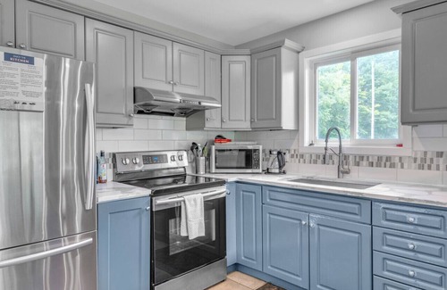 Leeds and the Thousand Islands Cottage | The Riverside Retreat | Beach, Kayaks, Fire Pit