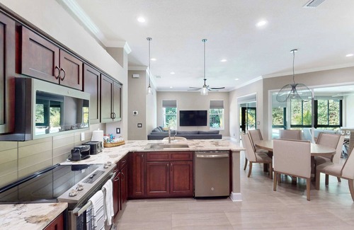 Boyette Springs House | The Riverview Estates: Sauna and Heated Pool