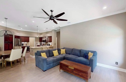 Boyette Springs House | The Riverview Estates: Sauna and Heated Pool