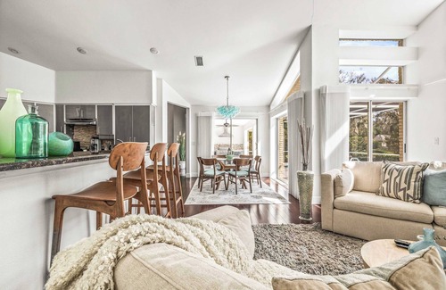 Keystone House | The Robins Nest|Lakefront Home w/Pool & Theater