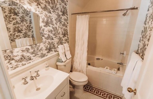Sheboygan Falls Bed & Breakfast | The Rochester Inn, A Historic Hotel