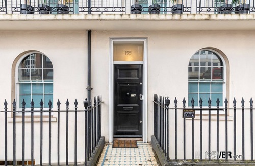 Vincent Square House | The Rochester: Two Historic Townhouses, 12-Bed, 6-Bath | Victoria