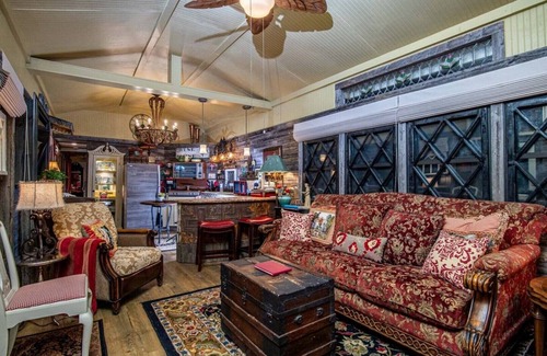 Granbury Cottage | The Rock at Lake Granbury-lakeside country charm.
