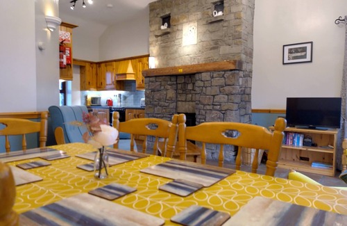Creevy Cottage | The Rock: Creevy Cottages are 1 minute to pier/sea