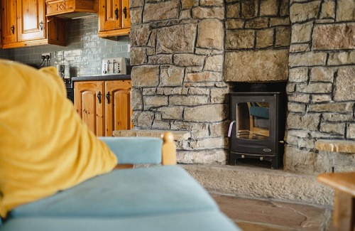 Creevy Cottage | The Rock: Creevy Cottages are 1 minute to pier/sea