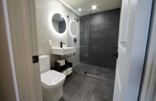 Minden Hills Hotel | The Rockcliffe Moore Falls (North Bird Suite)