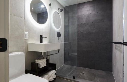 Minden Hills Hotel | The Rockcliffe Moore Falls (North Bird Suite)