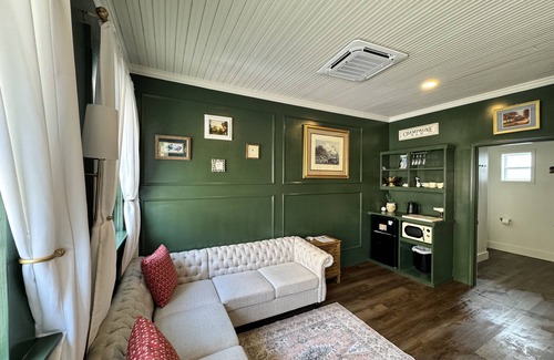 Mount Ida Hotel | The Rockhound Boutique Hotel
