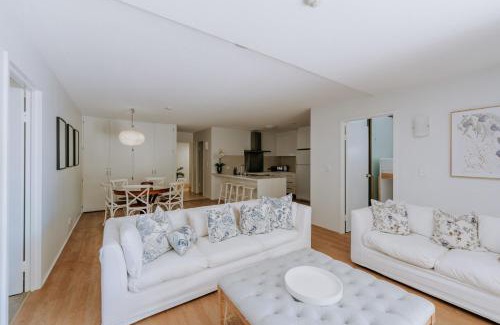Currumbin Apartment | The Rocks GI