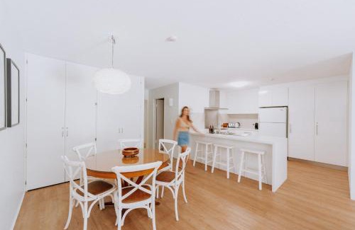 Currumbin Apartment | The Rocks GI