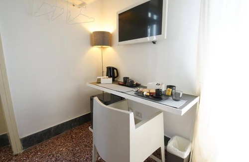 Messina House | The Rooms of Piazza Cairoli, Deluxe Queen Room (Double)