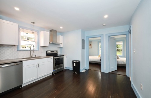 Center Apartment | The Roosevelt 1, near mall, sleeps 6, Stylish, Parking, quiet area