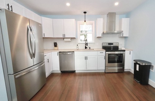 Center Apartment | The Roosevelt 2, Stylish, Safe, Parking, near mall, quiet location sleep 6