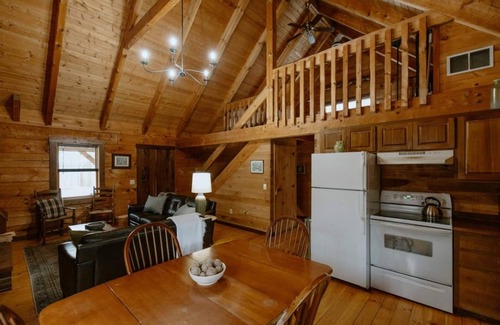 Rockbridge Cabin | The Roost cabin Hocking Hills (with WiFi)