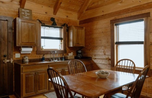 Rockbridge Cabin | The Roost cabin Hocking Hills (with WiFi)