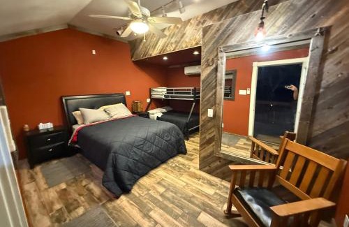 Lakehills Hotel | The Roost Cabins