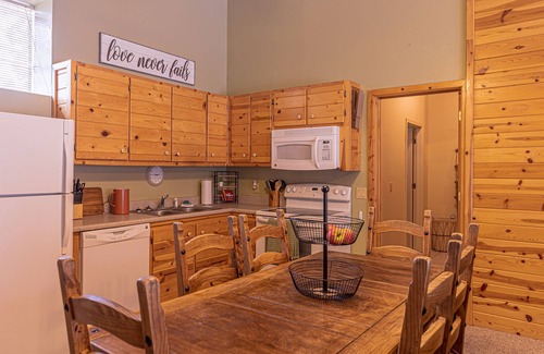 Christopher Creek Cabin | The Rooster's Roosts Monthly Rental
