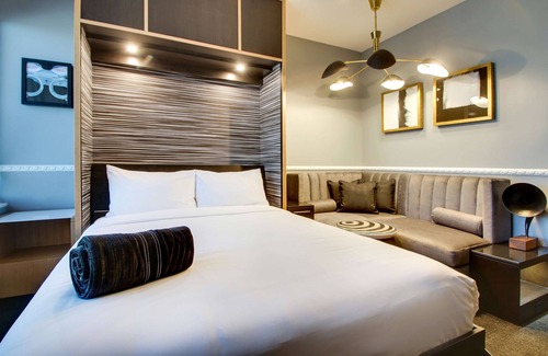 Rosemont Hotel | The Rose Chicago, Tapestry Collection by Hilton