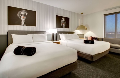 Rosemont Hotel | The Rose Chicago, Tapestry Collection by Hilton
