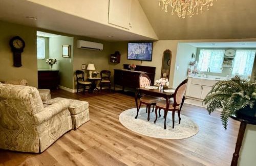 Guthrie Apartment | The Rose Cottage at The Carriage House