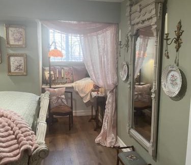 Guthrie Apartment | The Rose Cottage at The Carriage House