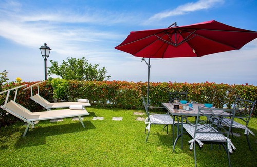 Pogerola Villa | The ROSE GARDEN WaveView, Parking & 5 Steps In-DolceVita for two at sunset!