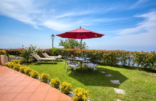 Pogerola Villa | The ROSE GARDEN WaveView, Parking & 5 Steps In-DolceVita for two at sunset!