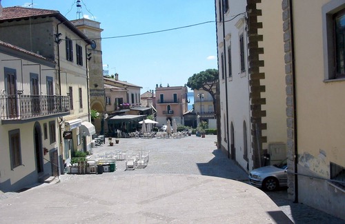 Lake Bracciano Apartment | the rose on the lake in Trevignano Romano