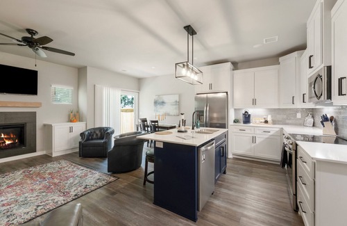 Broken Arrow House | The Rose Retreat - Walk to the Broken Arrow Rose District