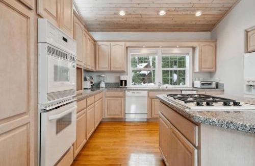 Kings Beach House | The Royal Canterbury Retreat - Near Kings Beach & Lake Tahoe