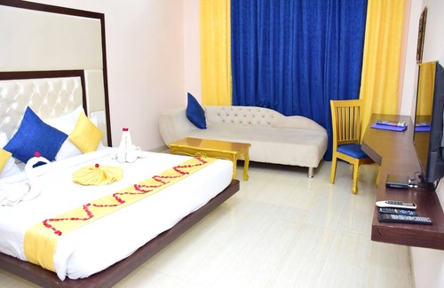 Dewas Hotel | The Royal Palace Hotels By Blues