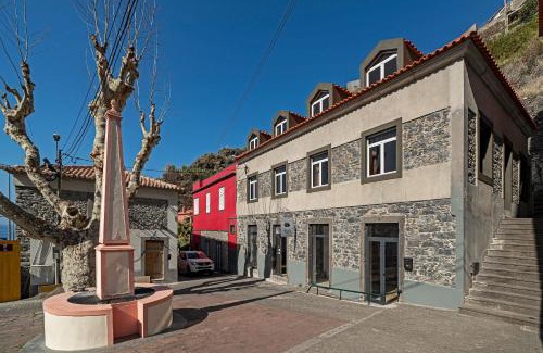 Calheta Hostel | The Rum Inn