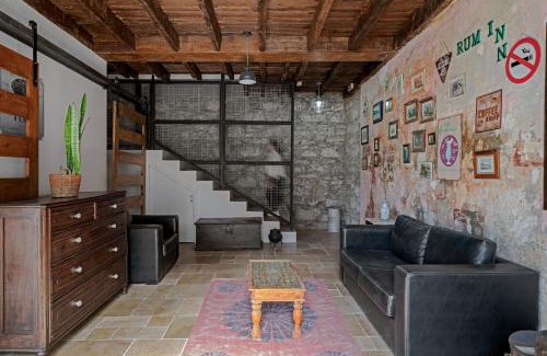 Calheta Hostel | The Rum Inn