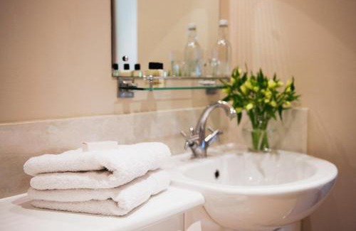 Littleton Hotel | The Running Horse