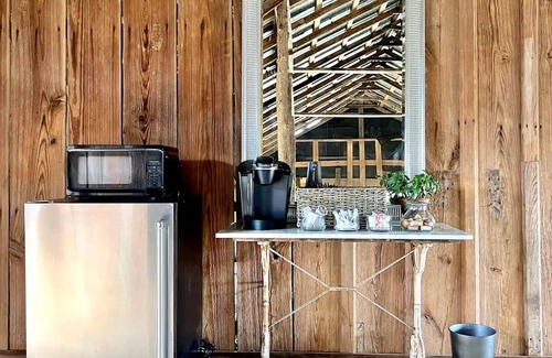 Round Top House | The Rustic Barn @ The NEST at Round Top 6mil to The Square