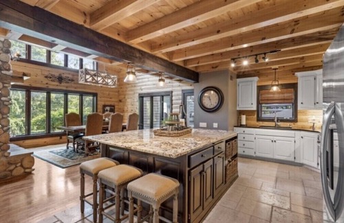 Bucyrus House | The Rustic Barr Oak Lodge Retreat is a peaceful place to relax and rejuvenate