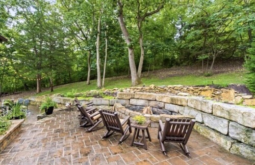 Bucyrus House | The Rustic Barr Oak Lodge Retreat is a peaceful place to relax and rejuvenate