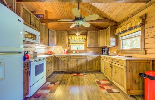 Crystal River Cabin | The Rustic Bear Cabin in the woods, Fire pit, Springs, Beach, 1.16acre of Peace.