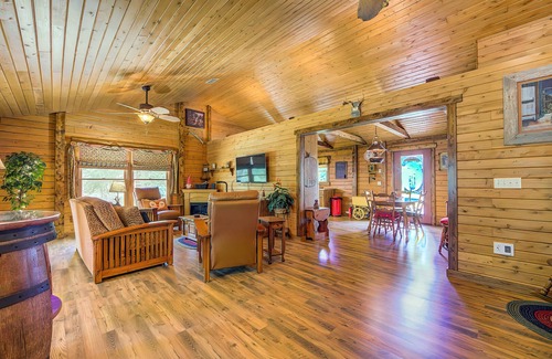 Crystal River Cabin | The Rustic Bear Cabin in the woods, Fire pit, Springs, Beach, 1.16acre of Peace.