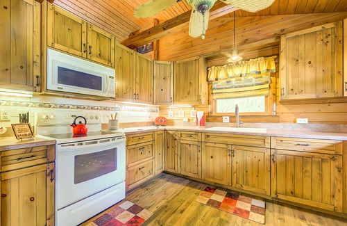 Crystal River Cabin | The Rustic Bear Cabin in the woods, Fire pit, Springs, Beach, 1.16acre of Peace.