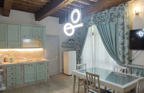 Ponsacco Apartment | THE RUSTIC NEST SUITE