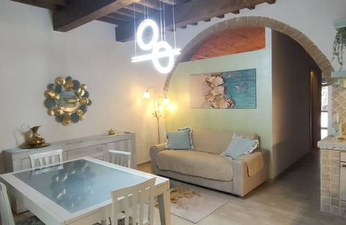 Ponsacco Apartment | THE RUSTIC NEST SUITE
