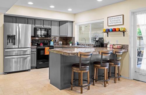 North Mountain House | The Rusty Cactus - Heated Pool, Spa, & More!